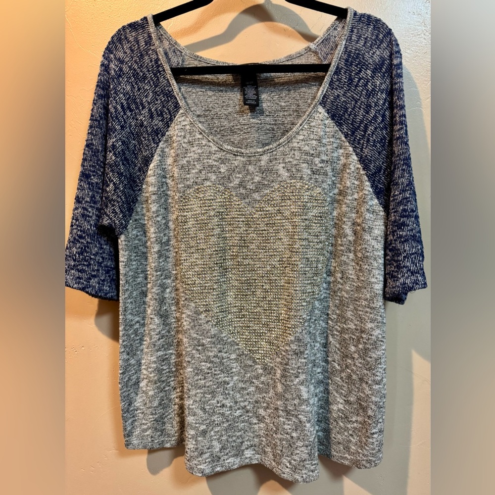 Lane Bryant Gray and Blue Raglan 3/4 Sleeve Tee gold studded heart